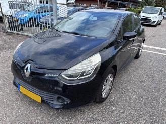Vaurioauto  passenger cars Renault Clio 1.2 collection 2013/8