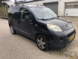 krockskadad bil bedrijf Peugeot Bipper Bipper 1.3 HDi XT Profit + 2013/3