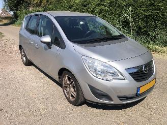 uszkodzony samochody osobowe Opel Meriva 1.4 edition 2011/2