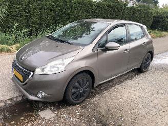 skadebil auto Peugeot 208 208 1.2 VTi Access 2012/11