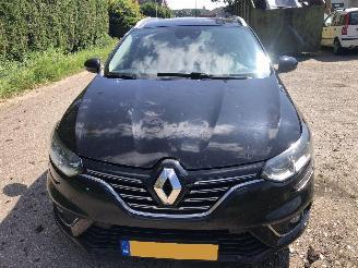uszkodzony samochody osobowe Renault Mégane Mégane Estate 1.2 TCe Bose 2017/3