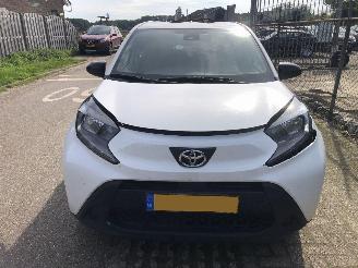 damaged passenger cars Toyota Aygo Aygo X 1.0 VVT-i MT Play 2024/6