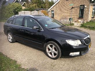 Voiture accidenté Skoda Superb Superb Combi Superb Combi - 2.0 tdi automaat 2010/3