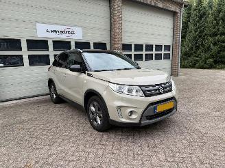 Schadeauto Suzuki Vitara 1.6 Exclusive Cruise Navi Clima NAP ! 2015/11