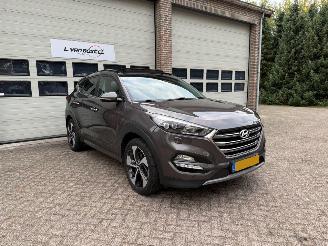 Damaged car Hyundai Tucson 1.6 T-GDI Premium 4WD Automaat Pano 2016/9