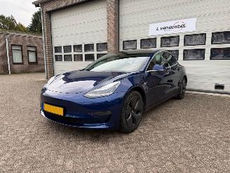 Vaurioauto  passenger cars Tesla Model 3 Long Range AWD 75 kWh Leder Pano 2019/2