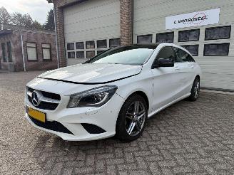 krockskadad bil auto Mercedes Cla-klasse 200 AMG Line Automaat Pano Navi 86076 Km ! 2015/9