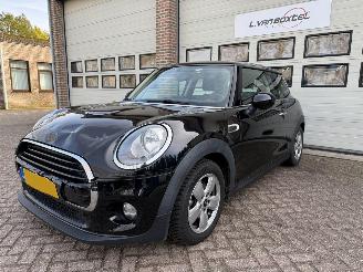 Schadeauto Mini Cooper 1.5 Business Navi Cruise 112206 Km NAP ! 2016/3