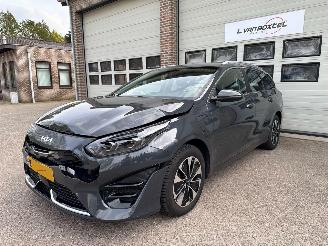 damaged passenger cars Kia Ceed 1.6 GDI PHEV DynamicLine Navi Clima Cruise NAP ! 2024/2
