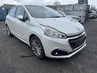 Peugeot 208  picture 7