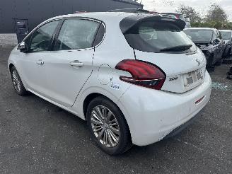 Peugeot 208  picture 3