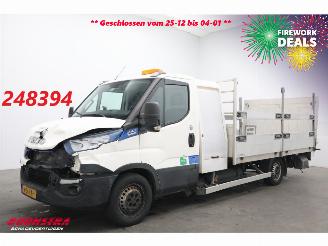 damaged commercial vehicles Iveco Daily 35S14 CNG Hi-Matic Pritsche LBW Luftfederung Camera 125.553km 2018/11