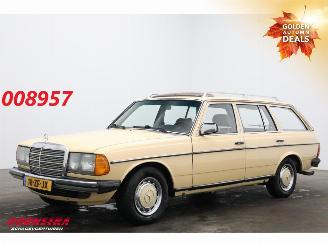 Schadeauto Mercedes Coupé 300 TD Combi Aut. W123 Radio AHK + extra wielset! 1982/2