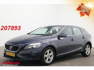Damaged car Volvo V-40 2.0 D4 Momentum Business Navi Clima Cruise PDC 2014/12