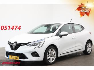 Vaurioauto  passenger cars Renault Clio 1.0 TCe Zen LED Bluetooth Airco Cruise PDC 2020/11