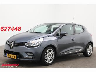 Damaged car Renault Clio 0.9 TCe Zen Navi Airco Cruise 89.983 km! 2019/4