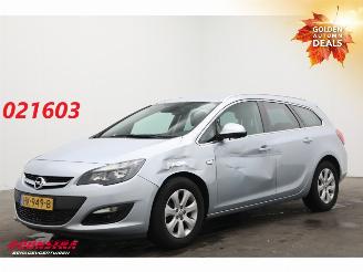 Schadeauto Opel Astra Sports Tourer 1.4 Turbo Blitz Navi Airco Cruise PDC AHK 2015/11