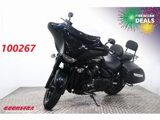 Vaurioauto  motor cycles Suzuki  C 1500 BT Intruder ABS Apple/Android Radio 32.752 km! 2014/6