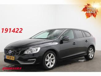 krockskadad bil auto Volvo V-60 2.0 D4 Aut. Kinetic PremiumSound Leder Navi Clima Cruise PDC AHK 2014/2