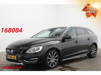 Avarii autoturisme Volvo V-60 2.4 D6 AWD Plug-In Sumum Schuifdak Navi Camera Leder SHZ AHK 2013/9
