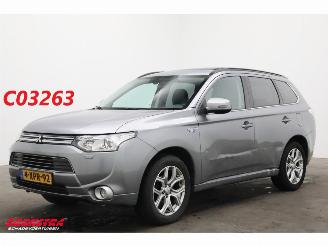 Schadeauto Mitsubishi Outlander 2.0 PHEV Instyle Schuifdak Leder Navi Clima Cruise Camera SHZ AHK 2014/10
