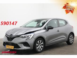 Damaged car Renault Clio 1.0 TCe 90 Equilibre LED Navi Airco Cruise 32.063 km! 2023/9