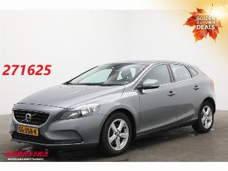 damaged passenger cars Volvo V-40 2.0 D2 Momentum Navi Clima Cruise PDC AHK 2015/6