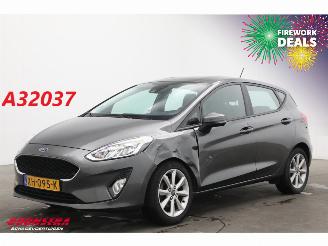uszkodzony samochody osobowe Ford Fiesta 1.1 Trend 5-DRS Navi Airco Cruise PDC 2019/2