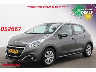 skadebil auto Peugeot 208 1.2 PureT. Signature Navi Camera Carplay Airco Cruise 2019/7