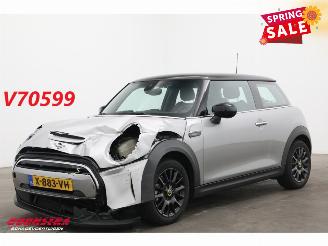 Vaurioauto  passenger cars Mini Cooper SE Camden Edition 33 kWh LED Navi Clima Cruise SHZ PDC 2024/2