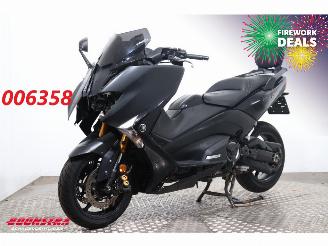 Vaurioauto  motor cycles Yamaha  T-Max 530 Black Max Akrapovic 2017/8