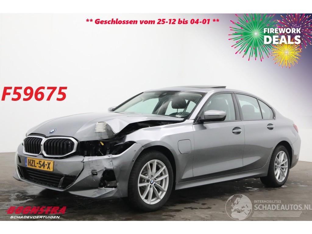 BMW 3-serie 330e Schuifdak 360° LED Cruise SHZ 4.216 km!