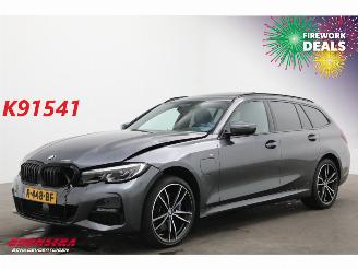 skadebil auto BMW 3-serie Touring 330e M-Sport Pano LED ACC H/K HUD Memory Camera 55.315 km! 2021/2