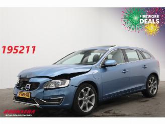Unfallwagen Volvo V-60 2.4 D6 AWD PHEV Summum ACC Schuifdak Memory H/K Camera SHZ 2014/2
