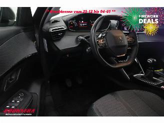 Peugeot 208 1.2 PureTech Allure Navi Clima Cruise PDC picture 16