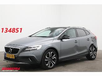 Schadeauto Volvo V-40 Cross Country 2.0 T3 Momentum LED Memory Leder Navi Camera SHZ PDC AHK 2017/5