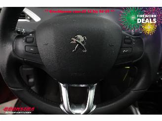 Peugeot 2008 1.2 PureTech Active Pano Navi Airco Cruise PDC 77.152 km! picture 19