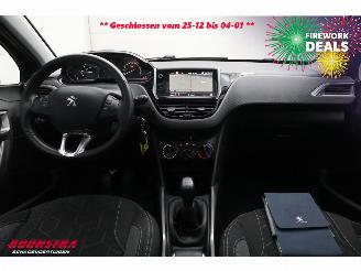 Peugeot 2008 1.2 PureTech Active Pano Navi Airco Cruise PDC 77.152 km! picture 13