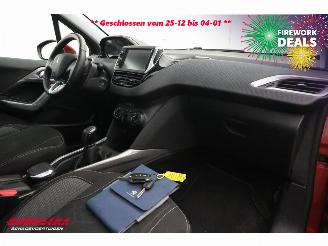 Peugeot 2008 1.2 PureTech Active Pano Navi Airco Cruise PDC 77.152 km! picture 12