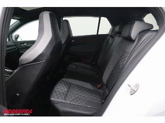 Volkswagen Golf 1.5 eTSI DSG R-Line Virtual ACC Navi Camera LRHZ picture 18