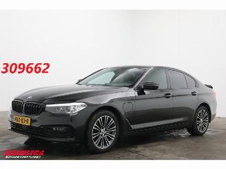 Unfallwagen BMW 5-serie 530e iPerformance WASSER SportLine Schuifdak LED ACC SHZ PDC 2018/12