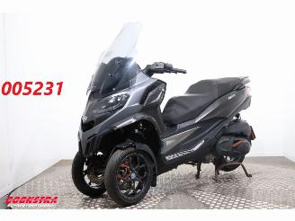 Vaurioauto  motor cycles Piaggio  MP3 530 HPE Exclusive ABS Camera 4.804 km! 2022/12