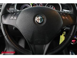 Alfa Romeo Giulietta 1.4 T Distinctive 170 PK Bluetooth Clima Cruise PDC picture 11