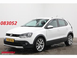 Schadeauto Volkswagen Polo 1.0 Cross Bluetooth Airco 2016/8