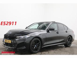 uszkodzony samochody osobowe BMW 3-serie 330e M-Sport Schuifdak HUD ACC 360° H/K Memory 2024/5