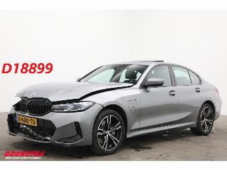 škoda osobní automobily BMW 3-serie 330E M-Sport Schuifdak H/K Memory HUD LRHZ Camera AHK 2023/3