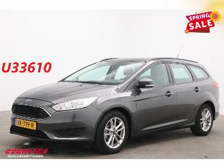 Damaged car Ford Focus 1.0 Trend Navi Airco Cruise PDC 2017/2