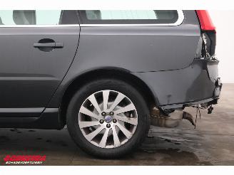 Volvo V-70 1.6 T4 Momentum Leder BiXenon Navi Clima Cruise SHZ PDC AHK picture 6