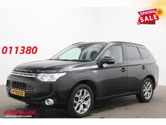 Schadeauto Mitsubishi Outlander 2.0 PHEV Instyle 4WD Leder Schuifdak Navi Clima Cruise SHZ AHK 2014/3