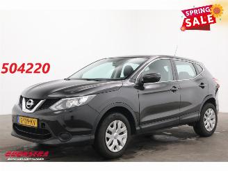 Vaurioauto  passenger cars Nissan Qashqai 1.2 Visia Airco Cruise AHK 2015/12